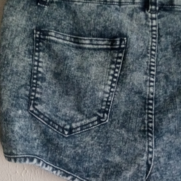 Forever 21 premium Denim Shorts - Picture 5 of 8